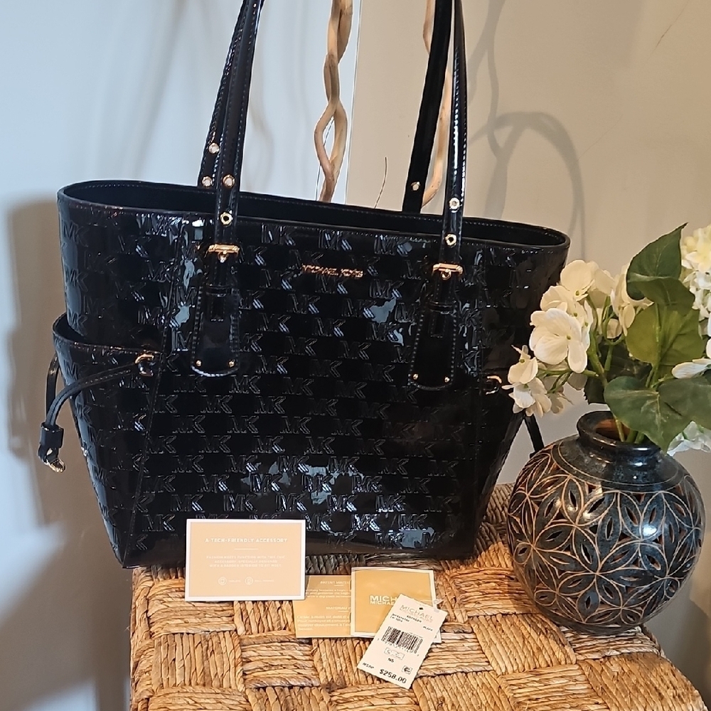 Michael Kors Voyager Nwt